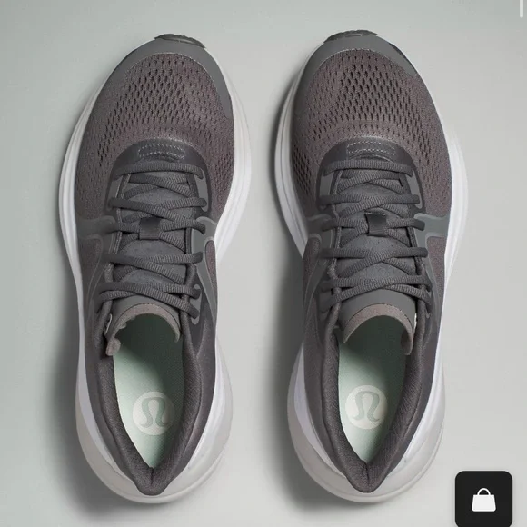 Lululemon Like New Low Blissfeel Running shoe size 9 Women’s - Picture 2 of 7